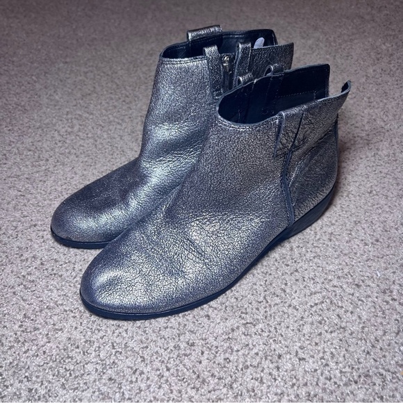 Sam Edelman James Metallic Silver Leather Zip-Up Ankle Boots Womens Size 7.5 - Picture 2 of 10